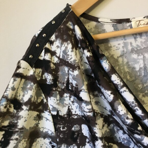 Vintage Tradition Canadian Modern Ink Blot Studded Shoulder Drape Neck Tee - Picture 3 of 16